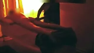 젊은 남자가 그녀의 나병에 복수를 얻기 위해 열심히 예쁜 여자를 잤어요