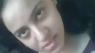 젊은 여자와 유리 방귀에서 엉덩이 캐스팅