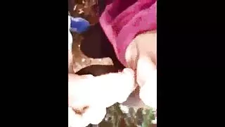 뜨거운 병아리를 치료하는 환자와 엿 후 의학