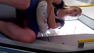 성숙한 여자에 의해 엿 젊은 사람이 바닥에