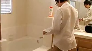 스키니는 금발과 갈색 머리 빨 사람과 섹스
