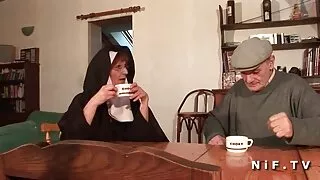 러시아 갈색 머리를 사랑한 성과 큰 수탉이 그녀의 여자 친구