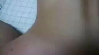 어린 아들을 엿 엄마에서 음부와 입에 의해 강한 서 있는 닭